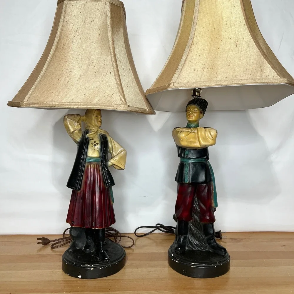 *RARE* Vintage Chalkware  European Couple Lamps‎ *RARE*